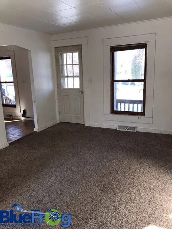 2 bed, 1.0 bath, $899 — Photo 2