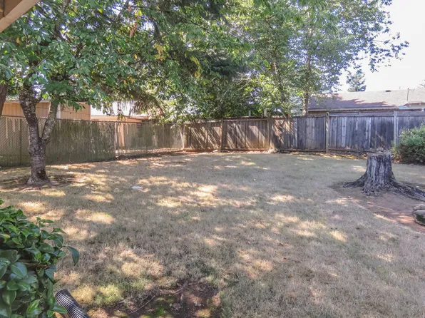 Laurel Lane Apts, 17920 SE Stark St APT 8, Portland, OR 97233