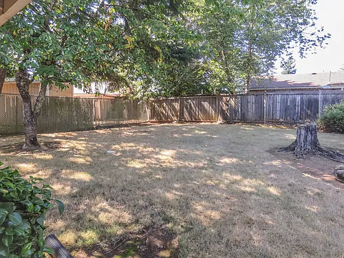17920 SE Stark St Photo 1