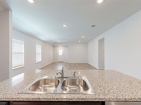 5th image of 1302 Merritt St