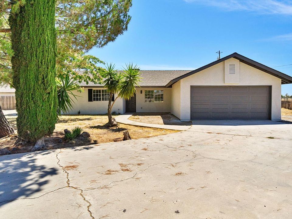 1st image of 16895 Crystal Dr