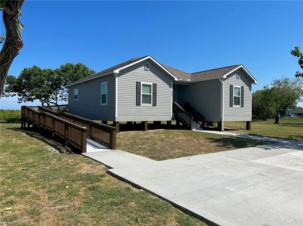 245 N Arch St, Aransas Pass, TX 78336