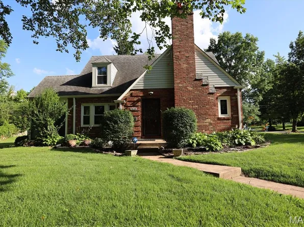 7530 Forest View Dr, Saint Louis, MO 63121