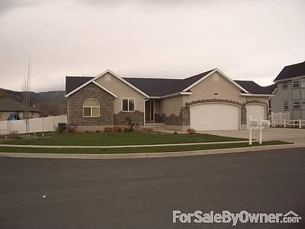 Front of House built in 2006
						:
						Outside is rock and stucco. 40 year shingles. Curb, gutter, sidewalk.