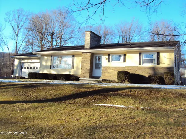 30 Spinner Ln, Mill Hall, PA 17751