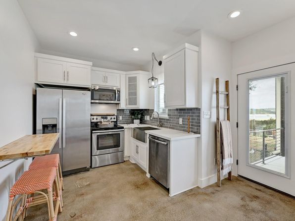 3005 Constitution Sq