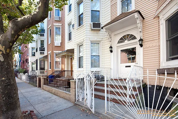 Rented by aptsandlofts.com | media 22