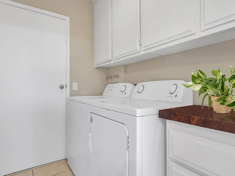 Laundry direct access to 3 car garage