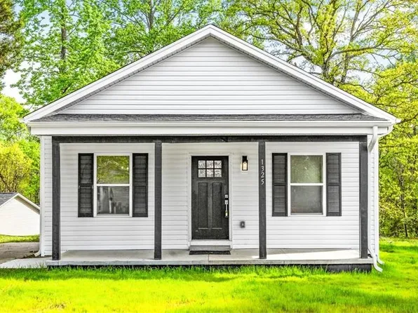 1325 Kirkman St, Greensboro, NC 27406