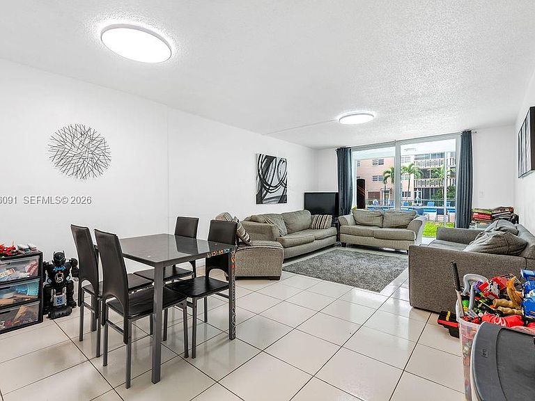 319 NE 14th Ave APT 106, Hallandale Beach, FL — $154,900