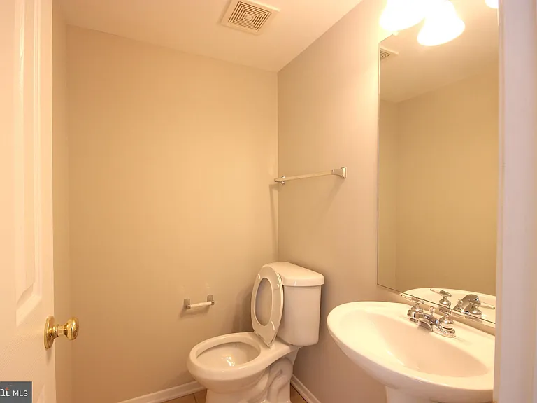 7782 Blueberry Hill Ln — Photo 15