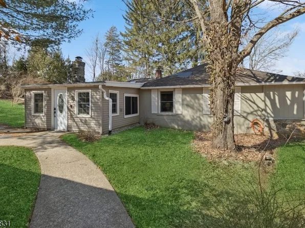 18 Richards St, Ogdensburg Boro, NJ 07439