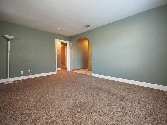 4th image of 2201 Niagara St