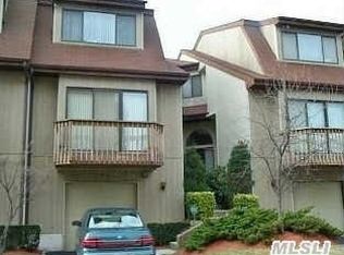31 Clubside Dr, Woodmere, NY 11598