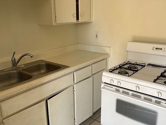3rd image of 2207 S 8th Ave #1