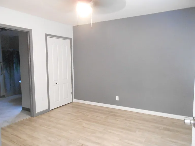 1017 S Westerly Rd — Photo 7