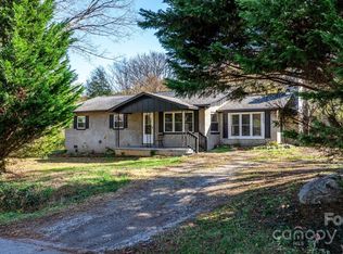 2283 Crestview St, Morganton, NC 28655