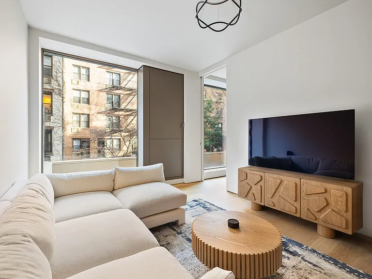 251 W 14th St #2B — Photo 3