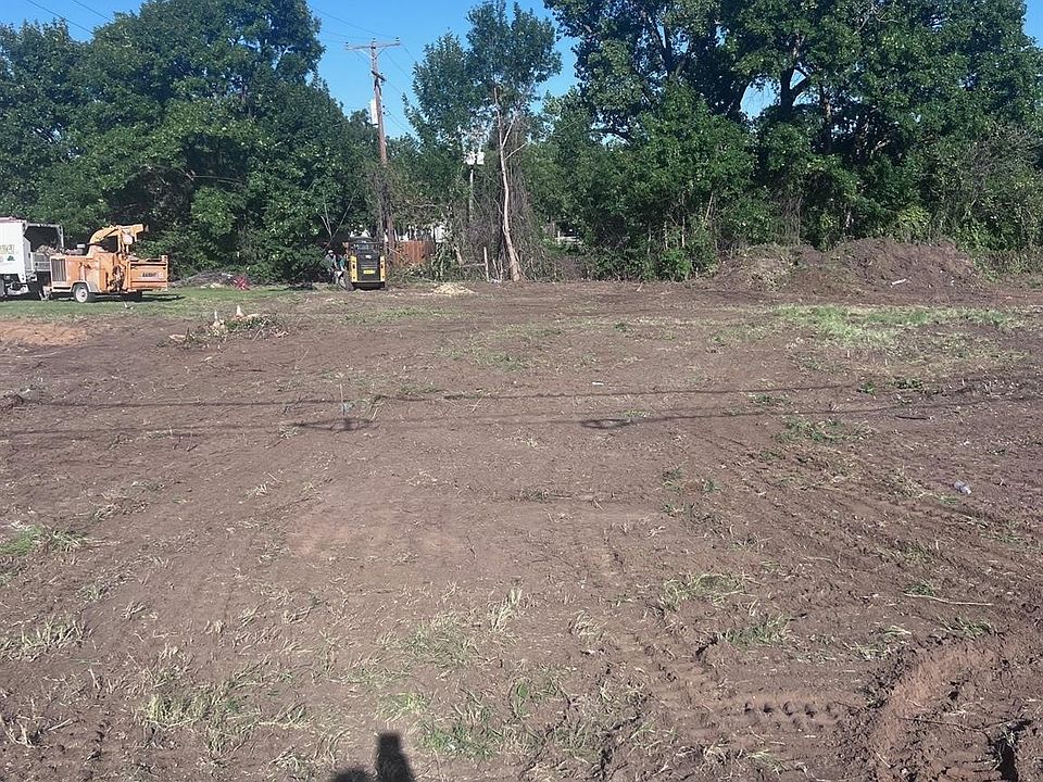 2nd image of 8304 Precinct Line Rd