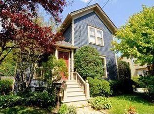 112 E Russell St, Barrington, IL 60010