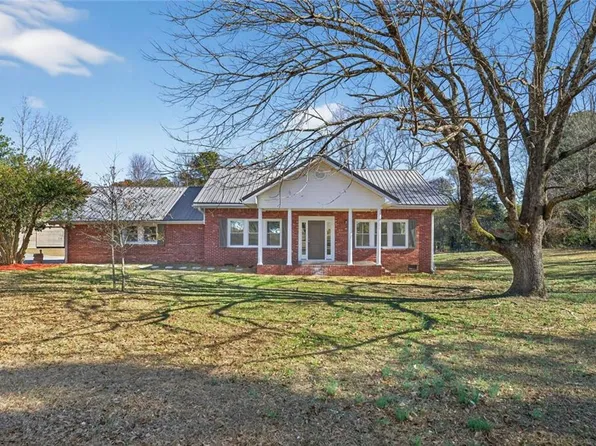 18 Dyer Cir, Carrollton, GA 30116