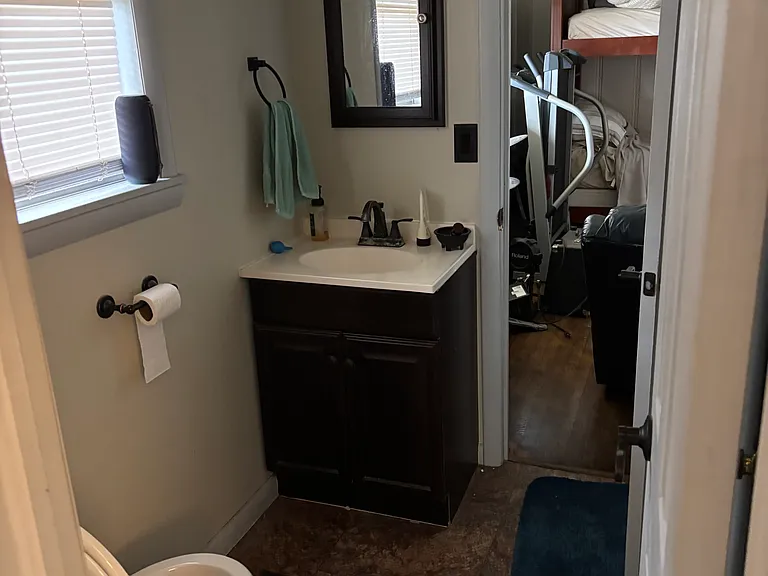 905 Louisville St — Photo 6