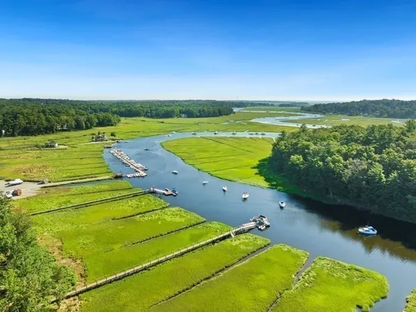 75 Harbor Ln, Norwell, MA 02061