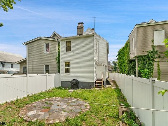 4th image of 169 Oakwood Pl