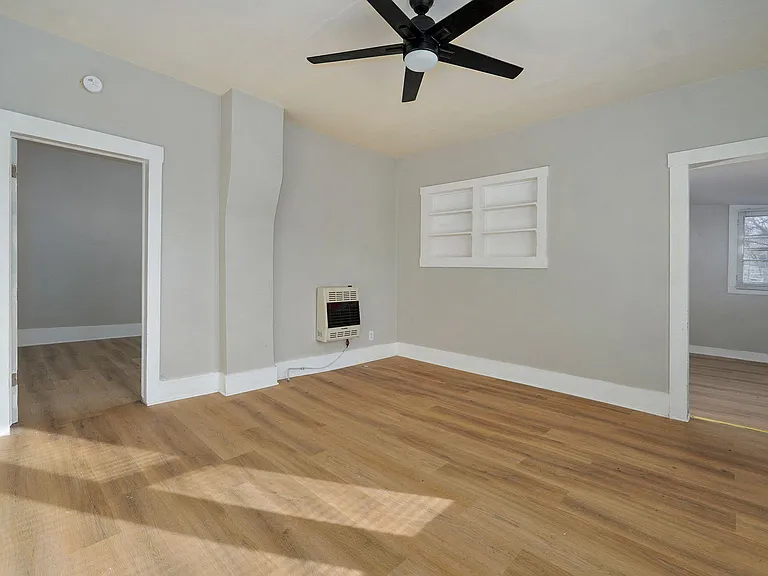 252 Commercial St #B — Photo 11