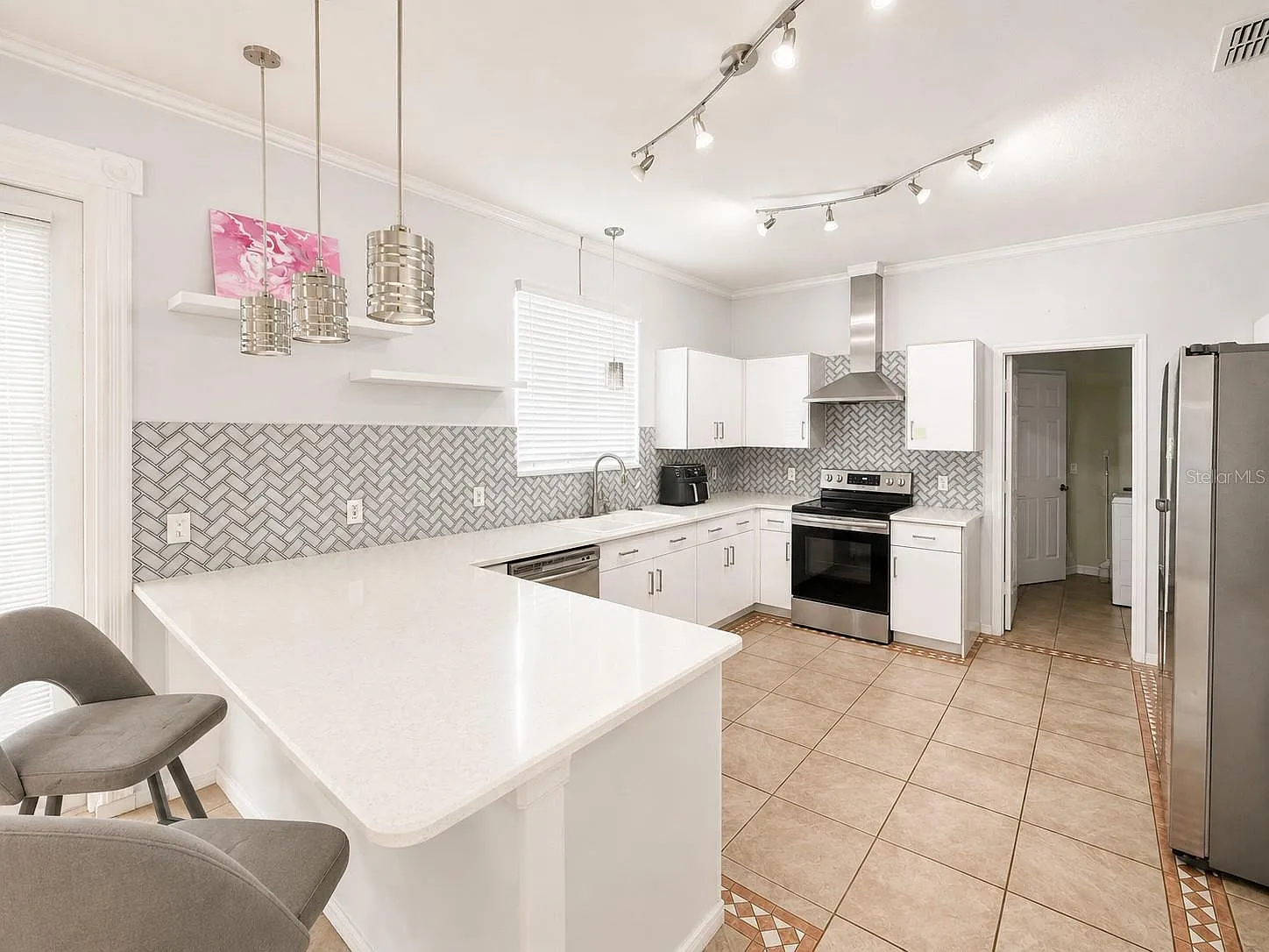 3 bed, 2.0 bath, 2278 sqft, $2,650 — Photo 4