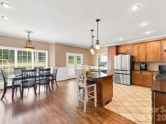 5th image of 1134 Oakwood Dr