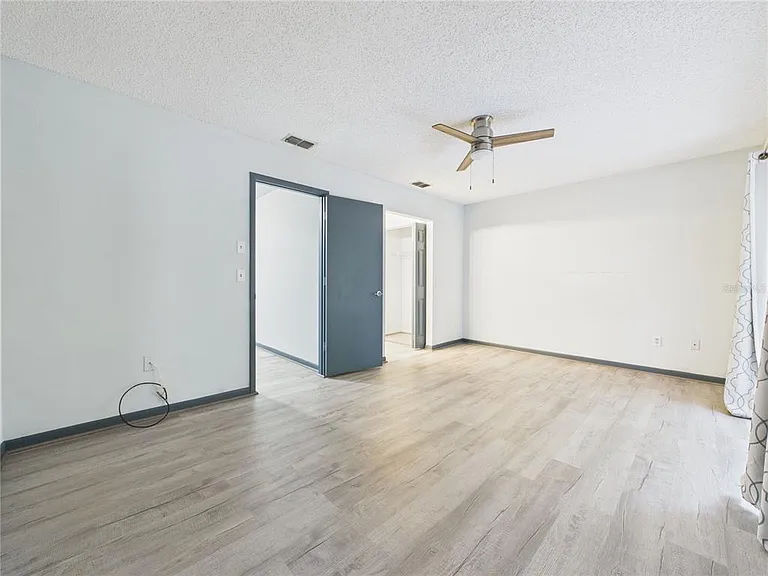 11239 Cedar Hollow Ln — Photo 22