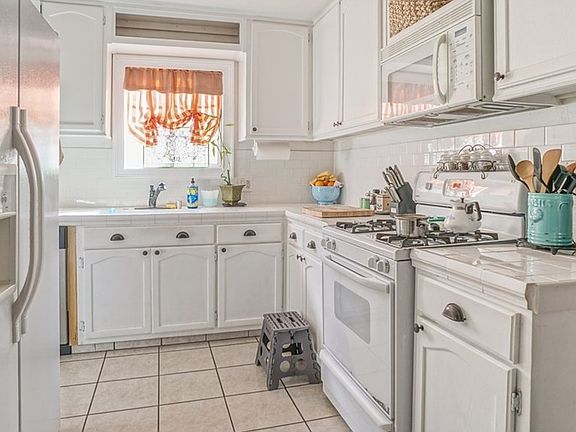 4th image of 13237 Herrick Ave