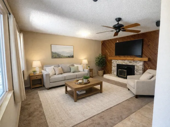 5647 Wood Dr SW, Albuquerque, NM 87105