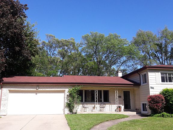 2-car garage;concrete drive