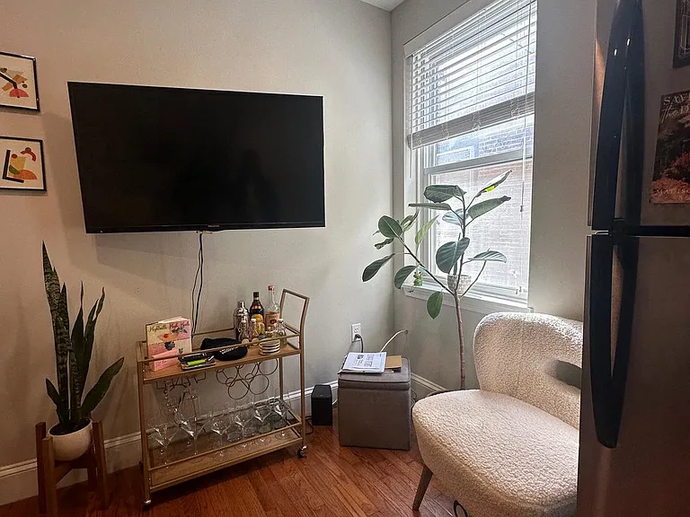 309 S 12th St #2R — Photo 7