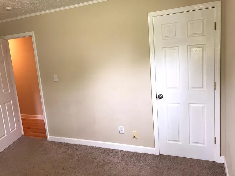 1203 Hales Ct — Photo 11