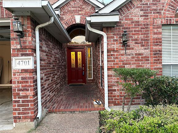 2nd image of 4701 Seachest Ln