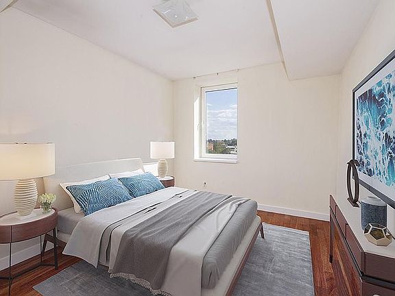 4th image of 960 Willoughby Ave APT 5L