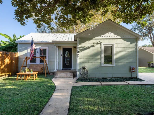 1007 Breezy Ln, Wharton, TX 77488