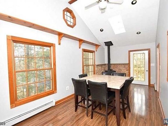 5th image of 47 N Lakeside Dr