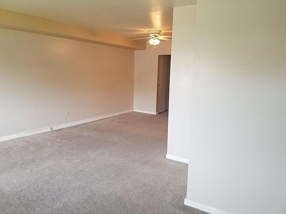 Living room / dining area
