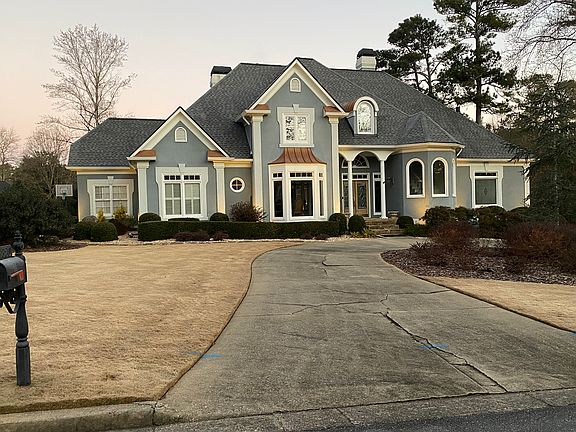 3rd image of 3820 Hedgecliff Ct