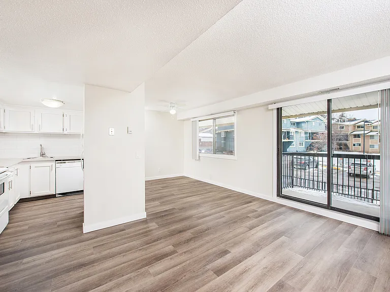 2200 Woodview Dr SW — Photo 3