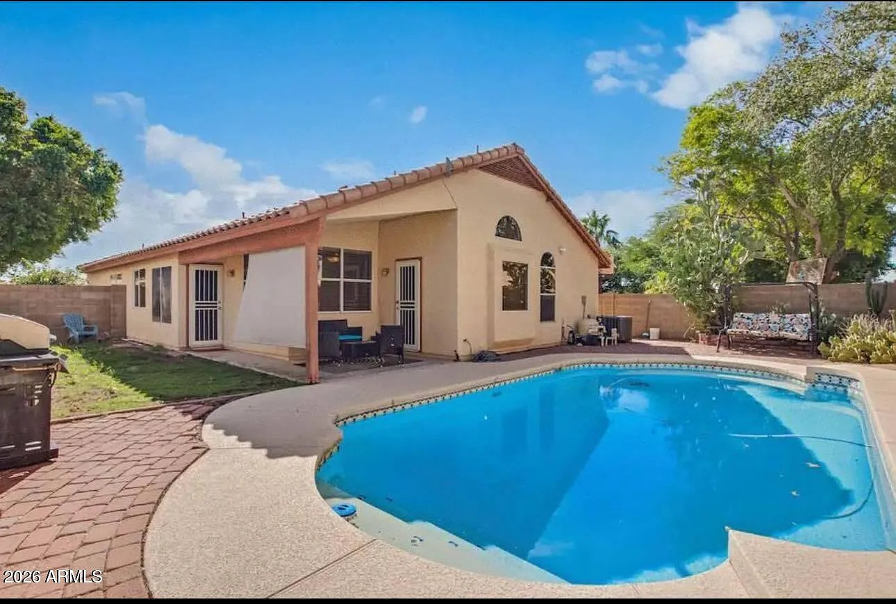 3 bed, 2.0 bath, 1667 sqft, $2,700 — Photo 1