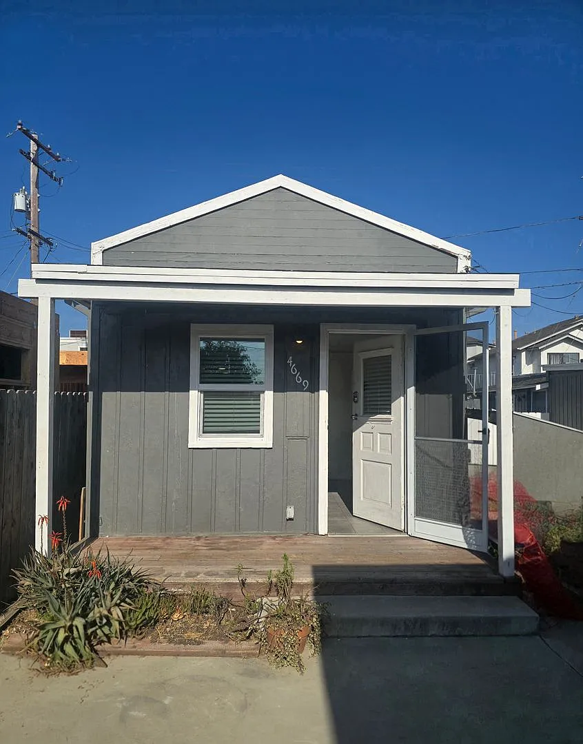 Charming 1BD/1BA Normal Heights Home w/ SOLAR and Private Fenced Yard — Photo 2