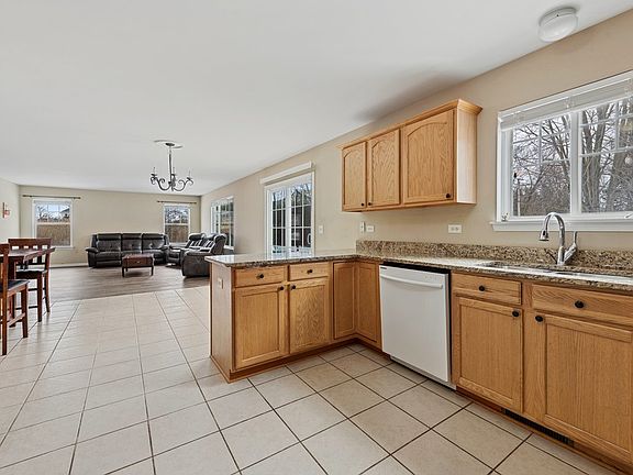 3rd image of 1110 Walker Ct