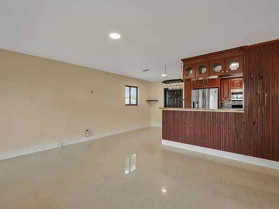 4th image of 1011 N 71st Terrace