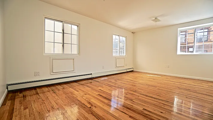 Rented by Bizzarro Agency | media 16