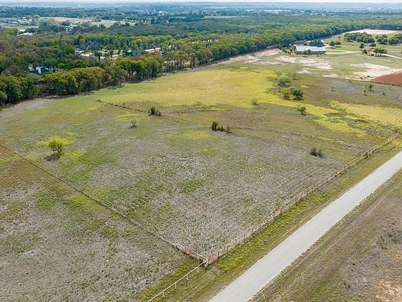 2nd image of 795 Oak Hill Trl